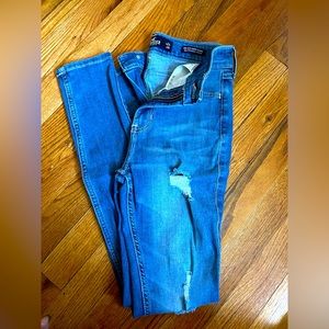 Hollister jeans- barely used!